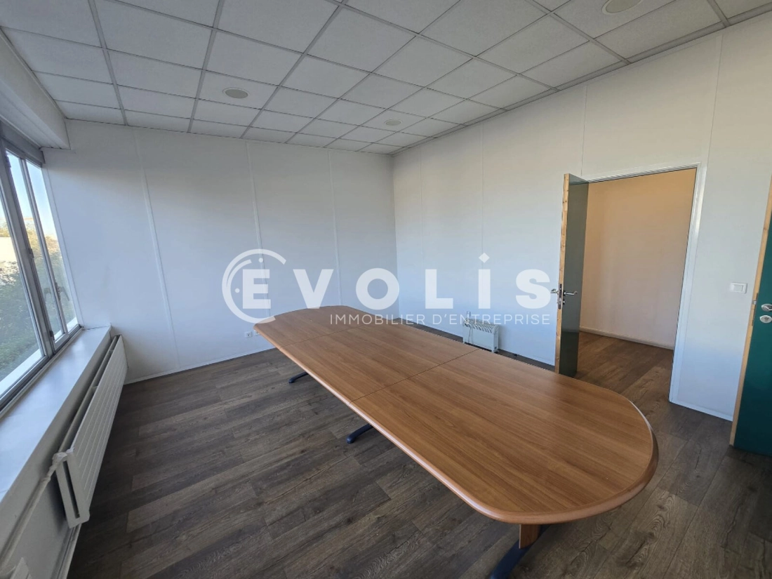 Photo 15 – location Entrepôts / activités	RIS ORANGIS (91130)