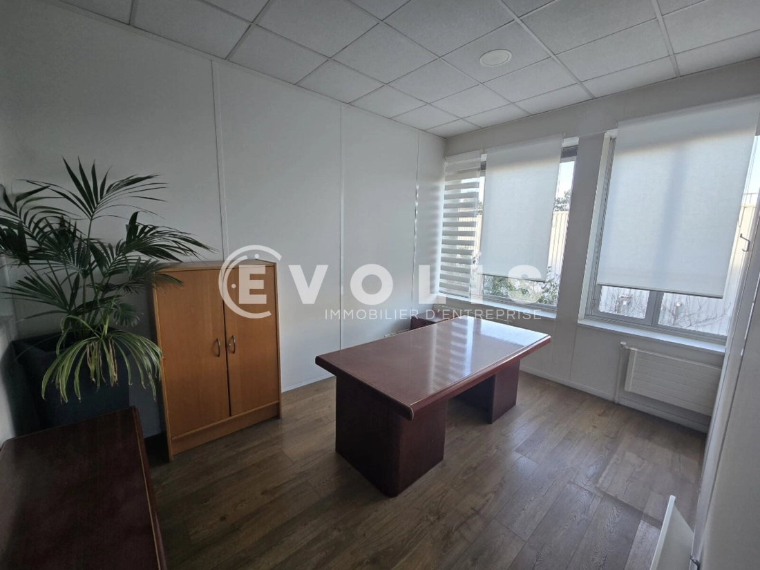 Photo 12 – location Entrepôts / activités	RIS ORANGIS (91130)