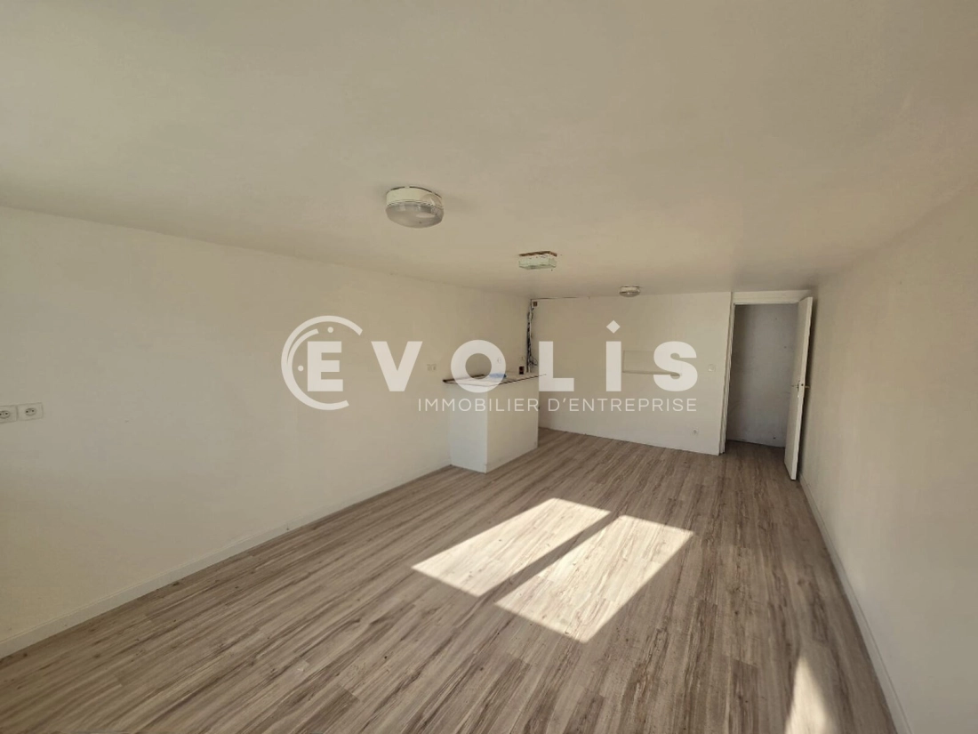 Photo 7 – location Entrepôts / activités	ANGERVILLE (91670)