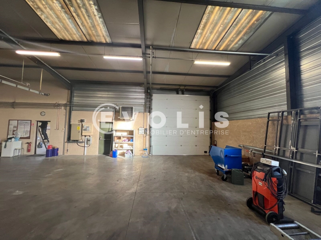 Photo 3 – location Entrepôts / activités	ARNAS (69400)