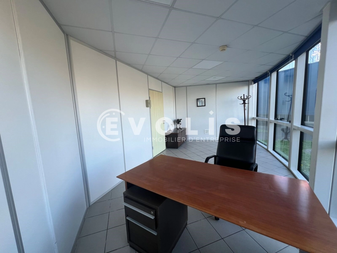 Photo 8 – location Entrepôts / activités	CROSNE (91560)