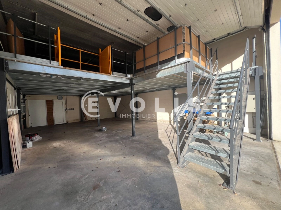 Photo 1 – location Entrepôts / activités	VILLEJUST (91140)