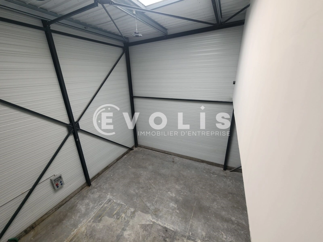 Photo 11 – vente Entrepôts / activités	VAULX MILIEU (38090)