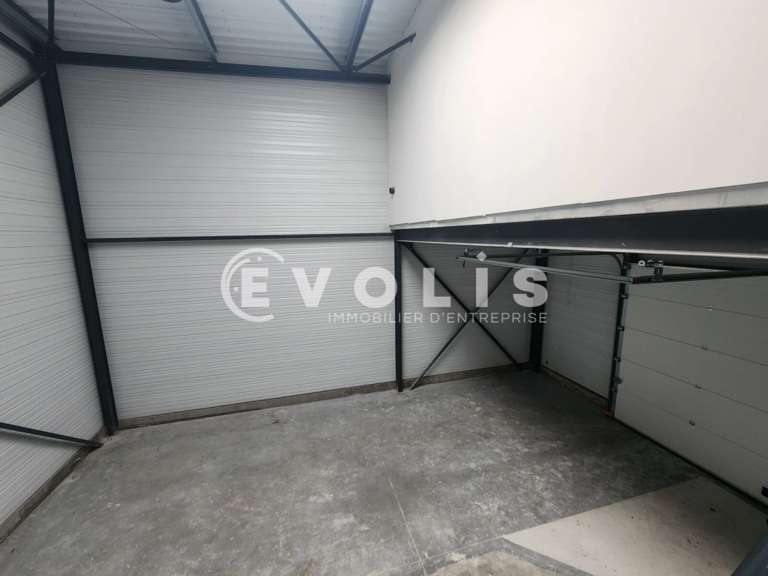 Photo 12 – vente Entrepôts / activités	VAULX MILIEU (38090)