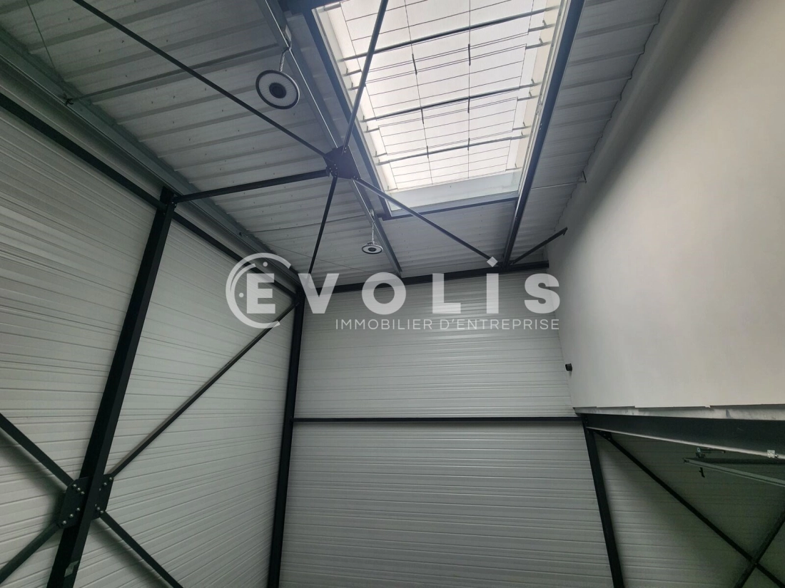 Photo 13 – vente Entrepôts / activités	VAULX MILIEU (38090)