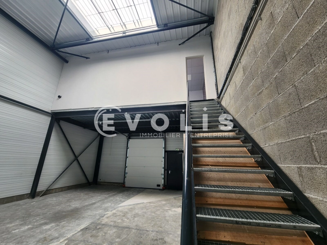 Photo 4 – vente Entrepôts / activités	VAULX MILIEU (38090)