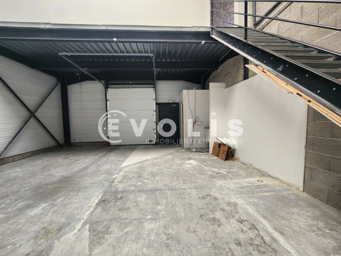 Photo 6 – vente Entrepôts / activités	VAULX MILIEU (38090)