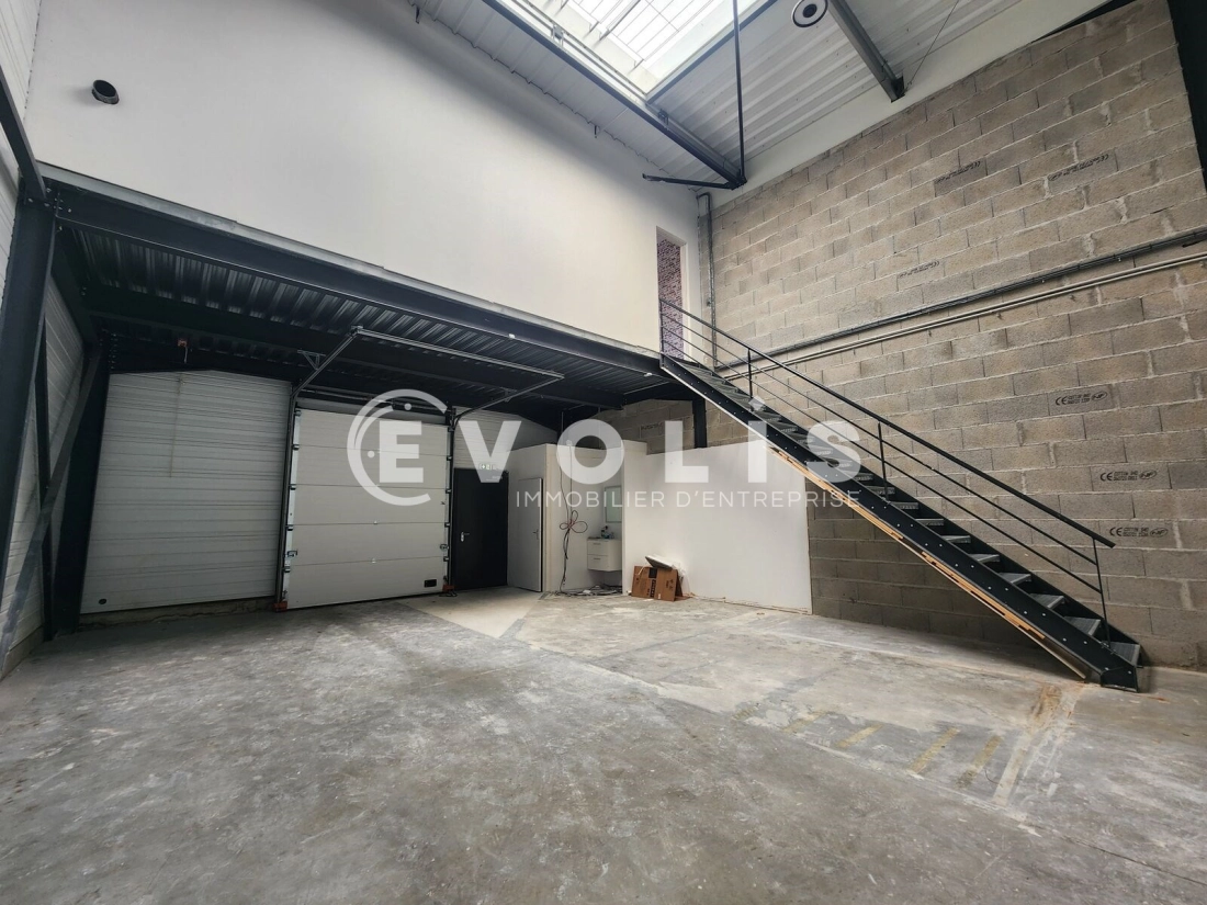 Photo 2 – vente Entrepôts / activités	VAULX MILIEU (38090)