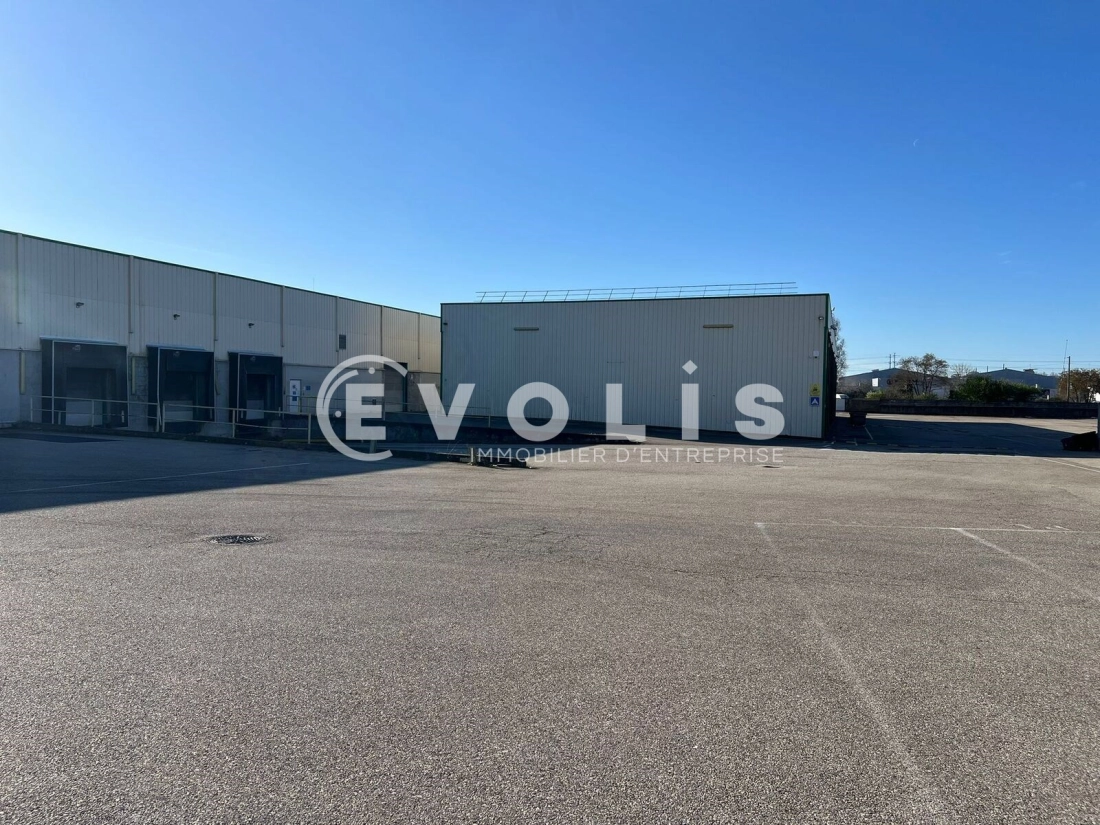 Photo 2 – location Entrepôts / activités	SAINT PRIEST (69800)