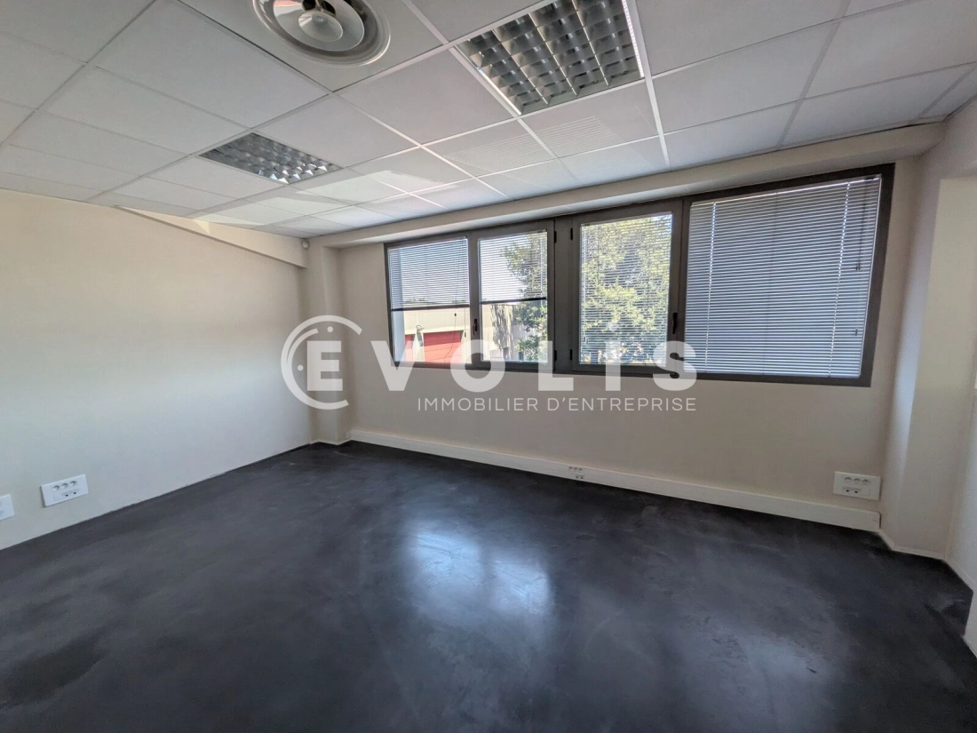 Photo 5 – location Entrepôts / activités	CANEJAN (33610)