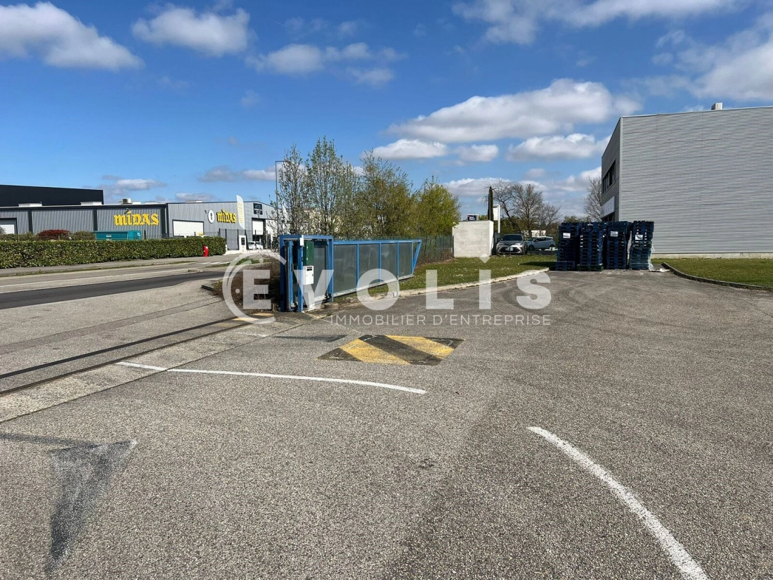 Photo 2 – location Entrepôts / activités	GENAS (69740)