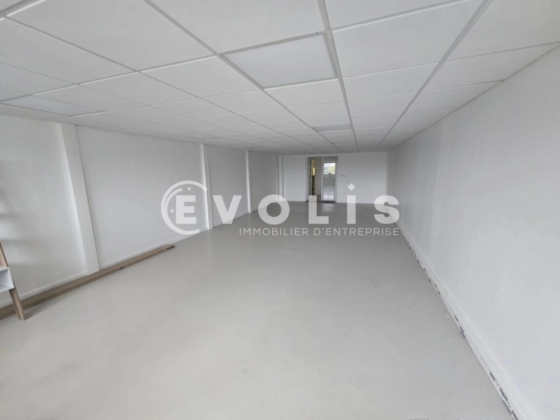 Photo 1 – location Entrepôts / activités	EVRY COURCOURONNES (91000)