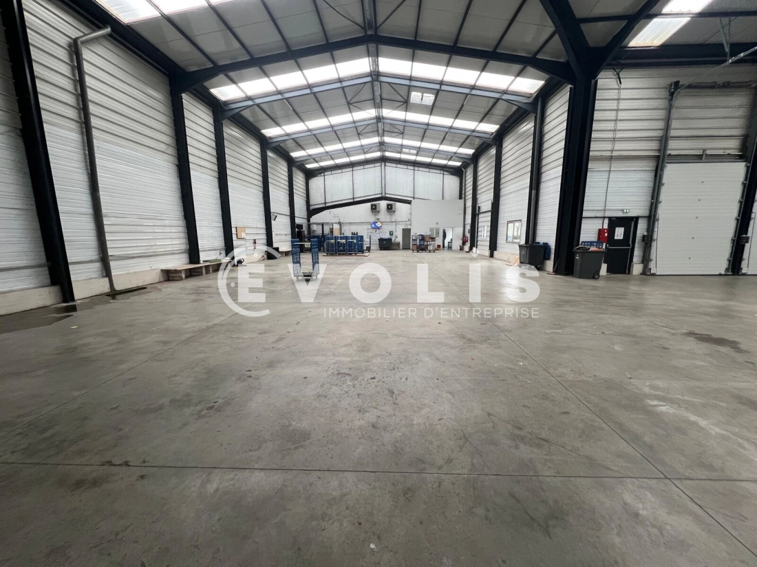 Photo 2 – location Entrepôts / activités	COMBS LA VILLE (77380)