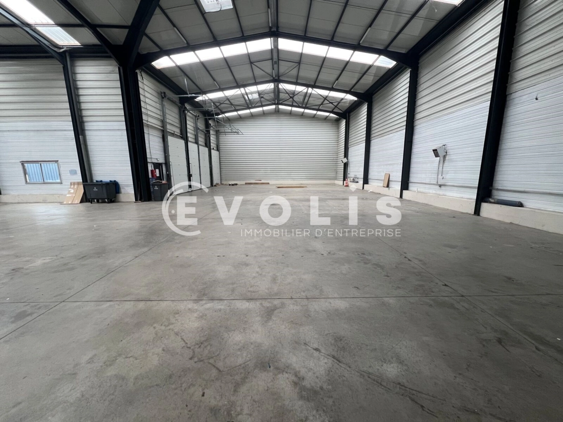 Photo 1 – location Entrepôts / activités	COMBS LA VILLE (77380)