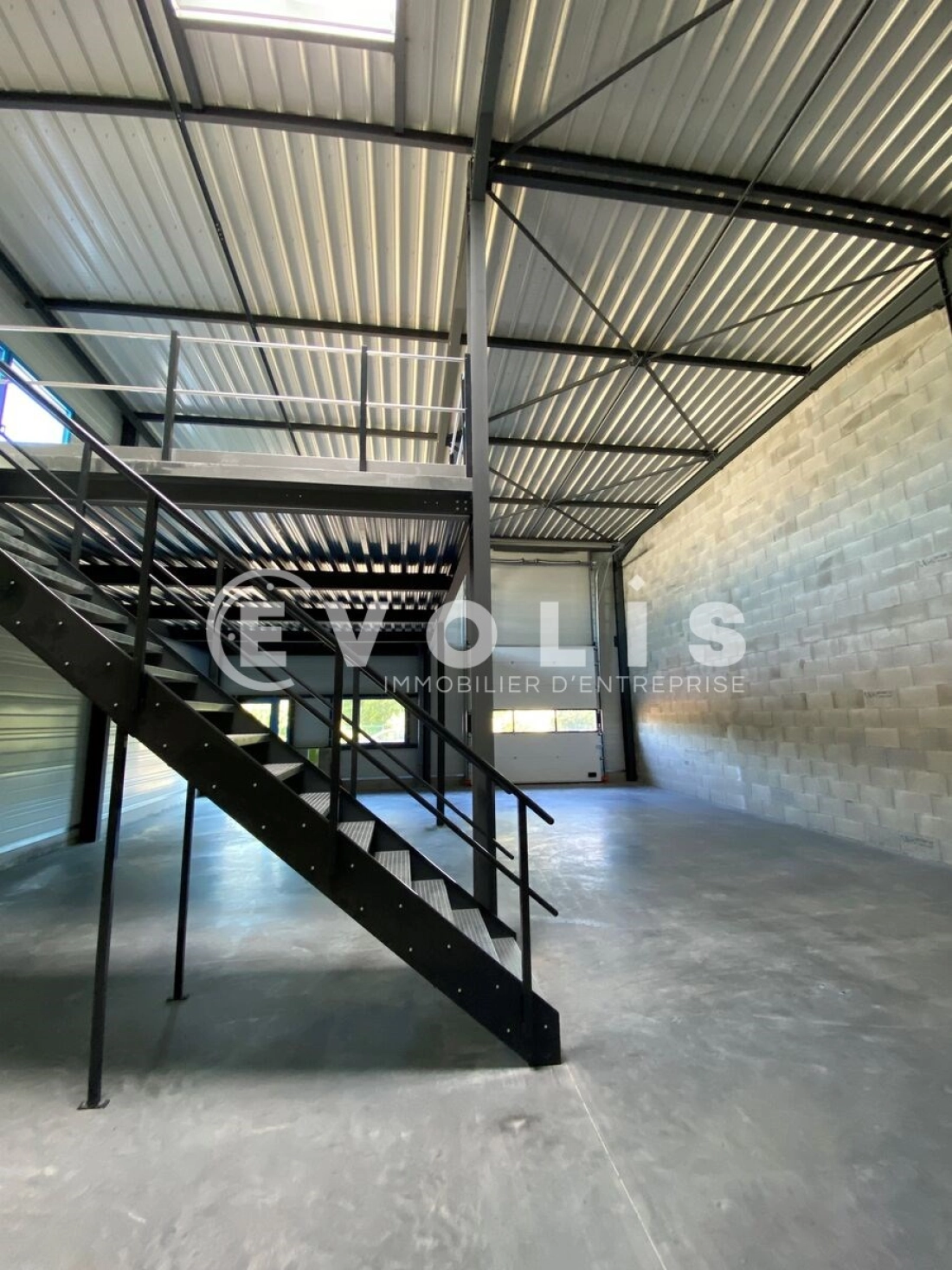 Photo 3 – vente Entrepôts / activités	TULLINS (38210)