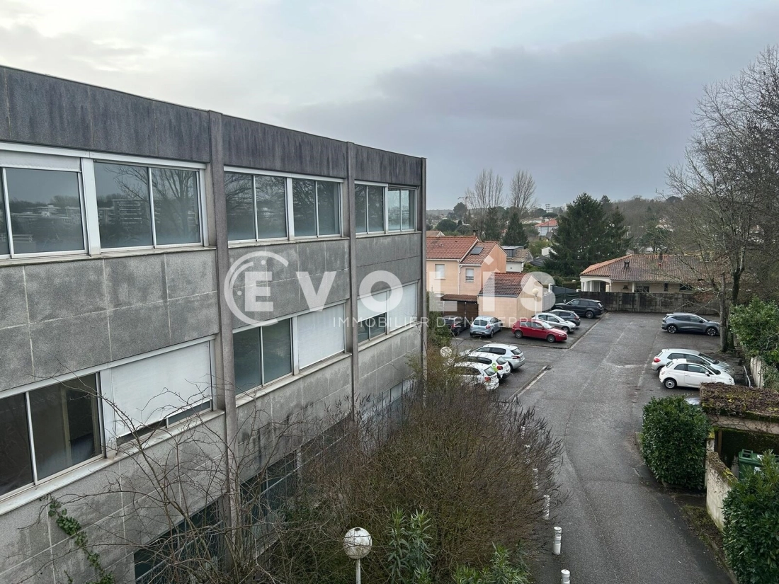 Photo 2 – location Locaux commerciaux	MERIGNAC (33700)