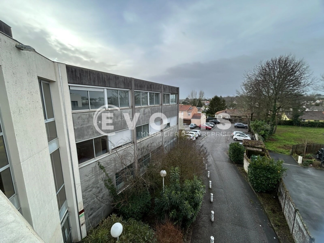 Photo 3 – location Locaux commerciaux	MERIGNAC (33700)