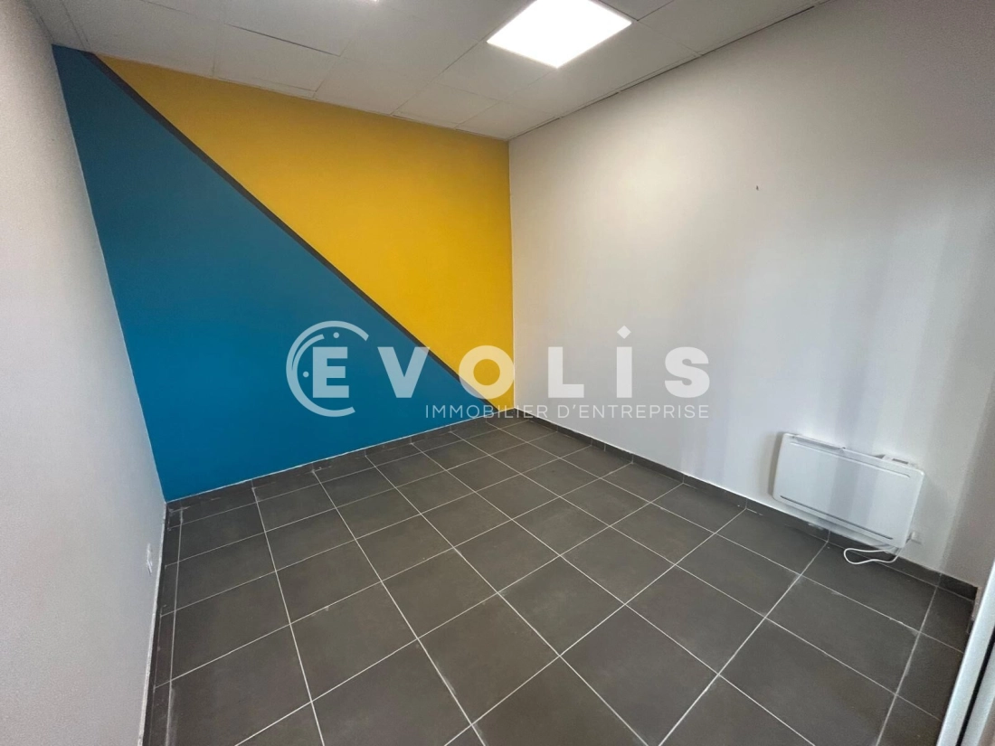 Photo 8 – location Entrepôts / activités	GUIBEVILLE (91630)