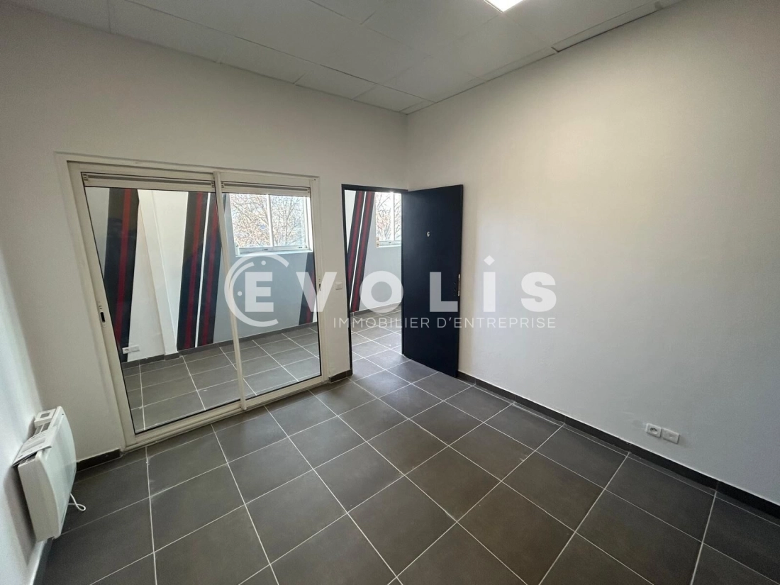 Photo 9 – location Entrepôts / activités	GUIBEVILLE (91630)