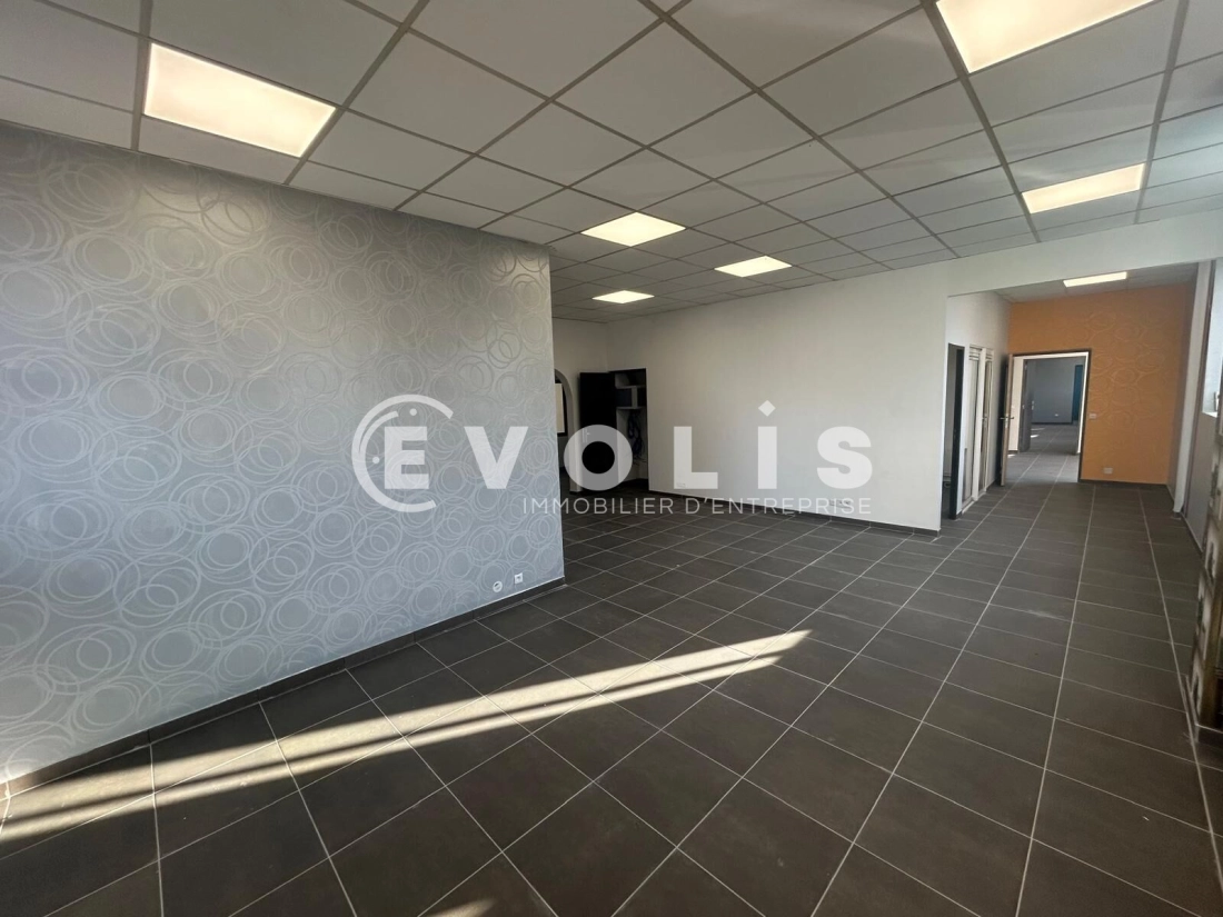 Photo 2 – location Entrepôts / activités	GUIBEVILLE (91630)