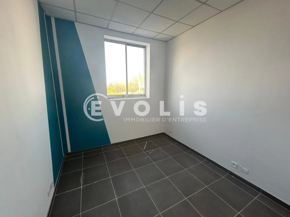 Photo 3 – location Entrepôts / activités	GUIBEVILLE (91630)