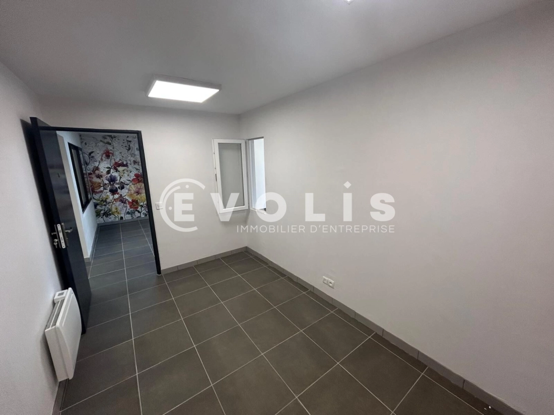 Photo 10 – location Entrepôts / activités	GUIBEVILLE (91630)