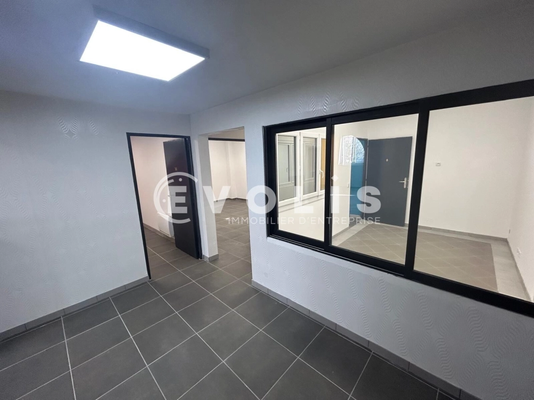 Photo 11 – location Entrepôts / activités	GUIBEVILLE (91630)