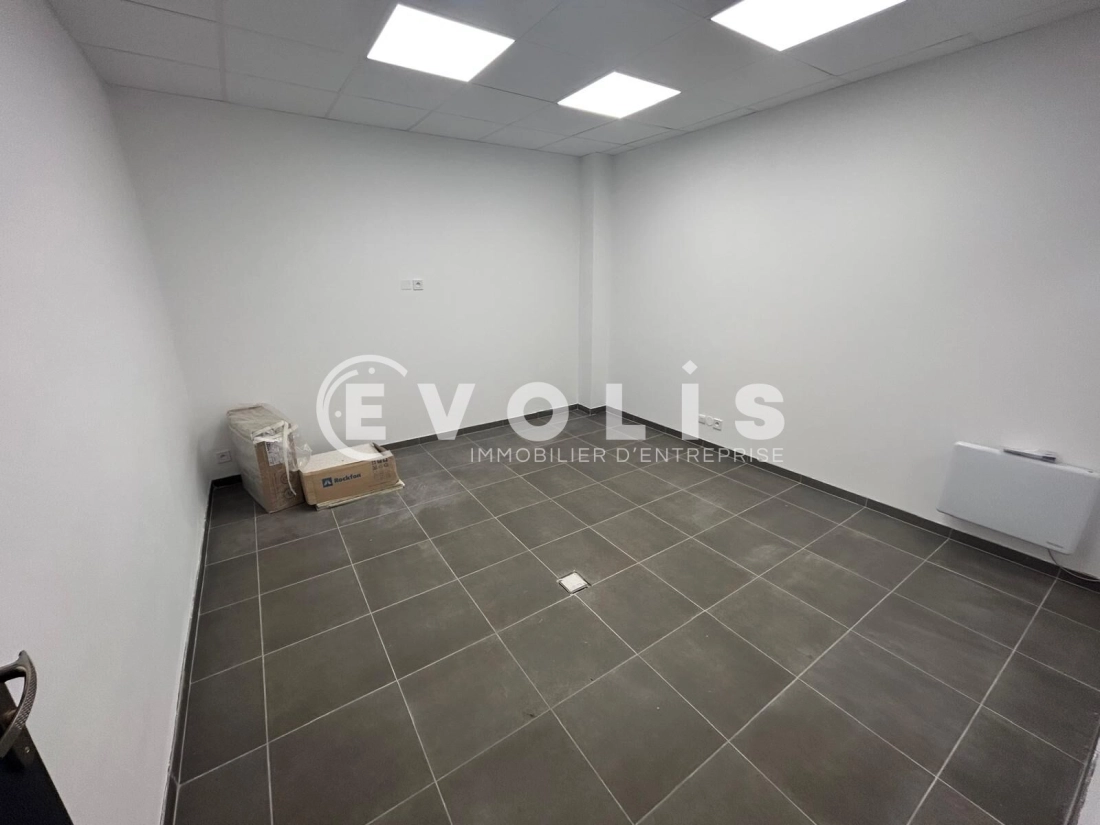 Photo 13 – location Entrepôts / activités	GUIBEVILLE (91630)