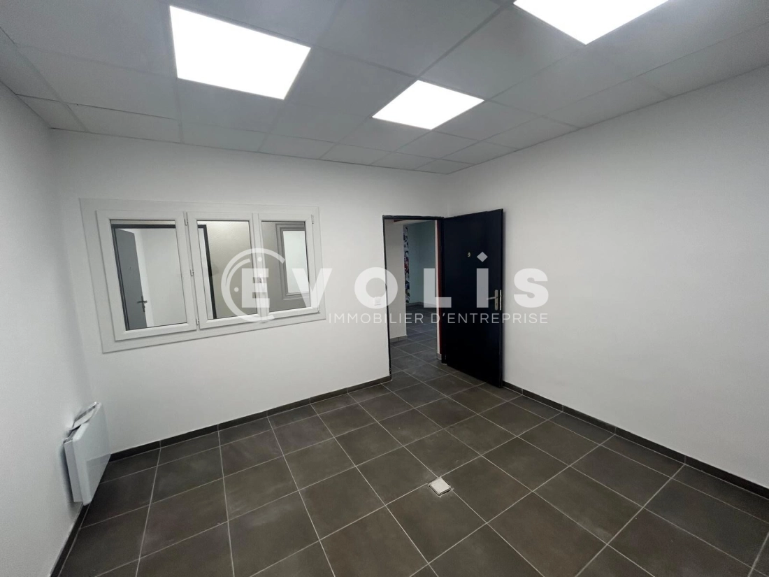 Photo 14 – location Entrepôts / activités	GUIBEVILLE (91630)