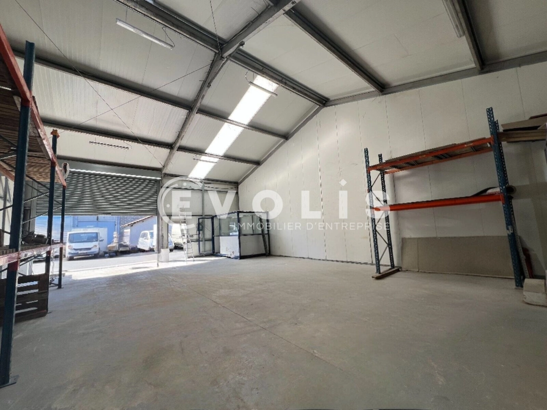 Photo 2 – location Entrepôts / activités	SAINT GERMAIN LES ARPAJON (91180)