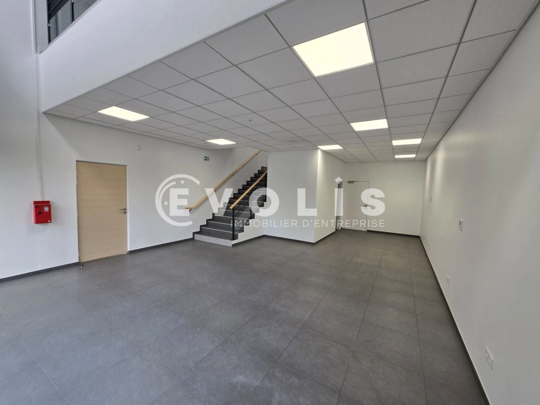 Photo 4 – location Entrepôts / activités	FLEURY MEROGIS (91700)