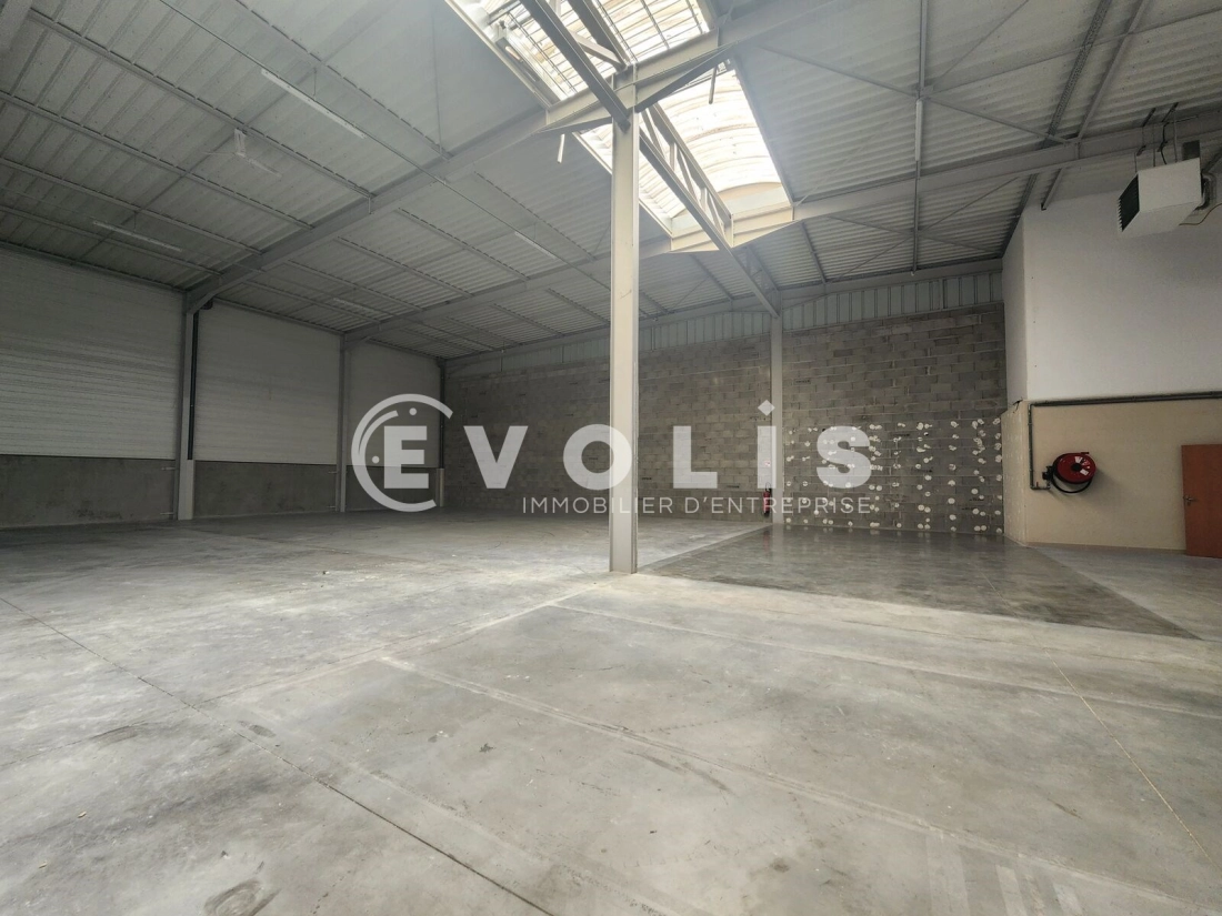 Photo 10 – location Entrepôts / activités	SAINT PRIEST (69800)