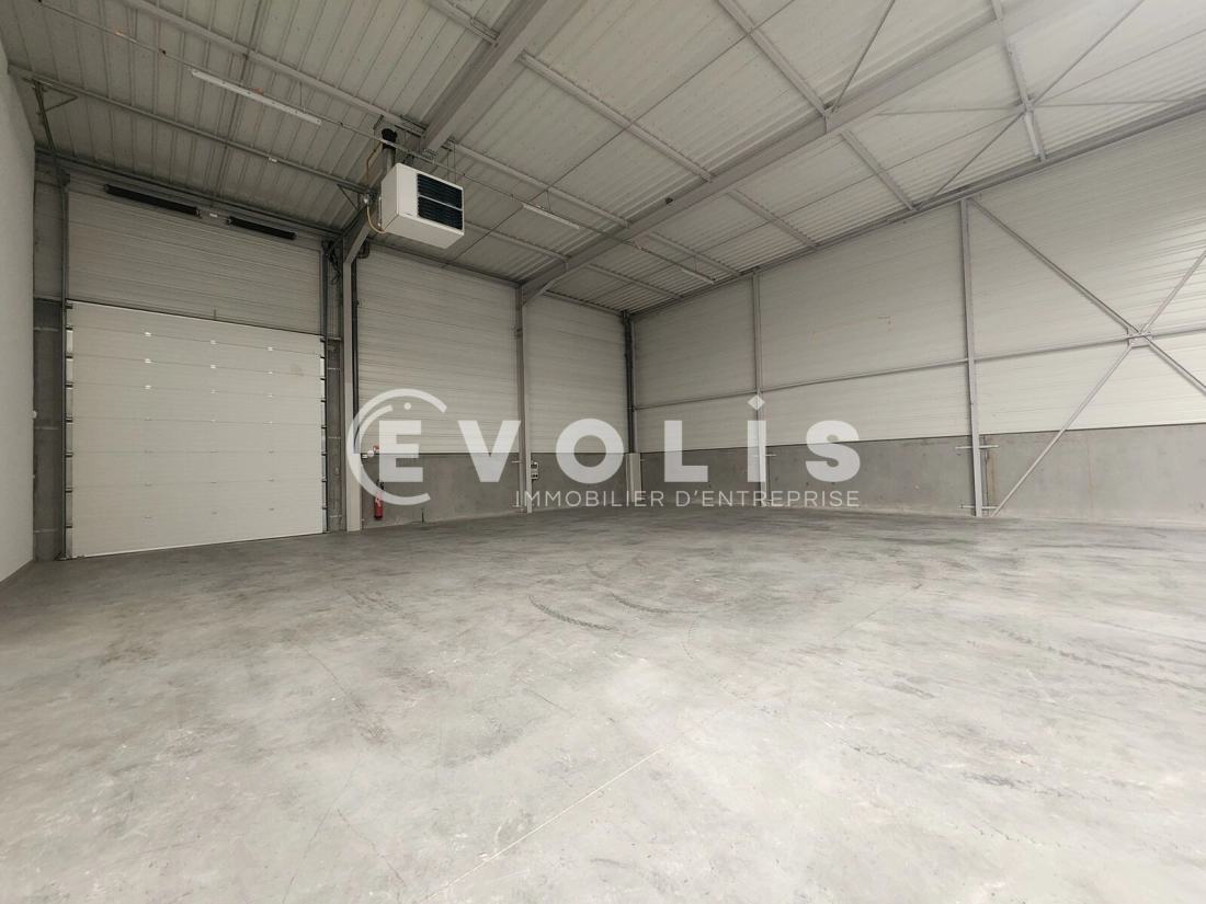 Photo 9 – location Entrepôts / activités	SAINT PRIEST (69800)