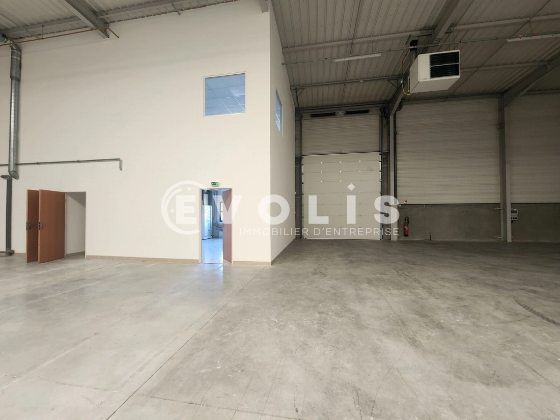 Photo 8 – location Entrepôts / activités	SAINT PRIEST (69800)