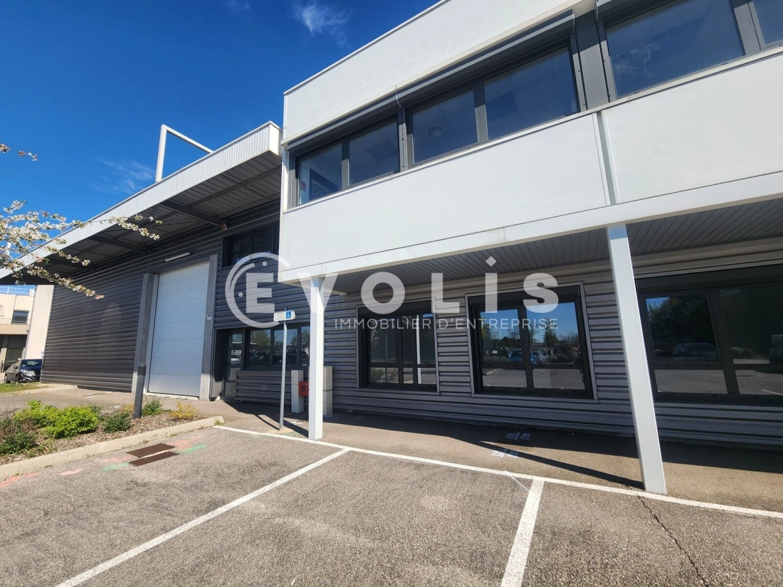 Photo 3 – location Entrepôts / activités	SAINT PRIEST (69800)