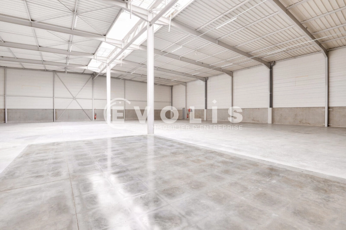 Photo 5 – location Entrepôts / activités	SAINT PRIEST (69800)