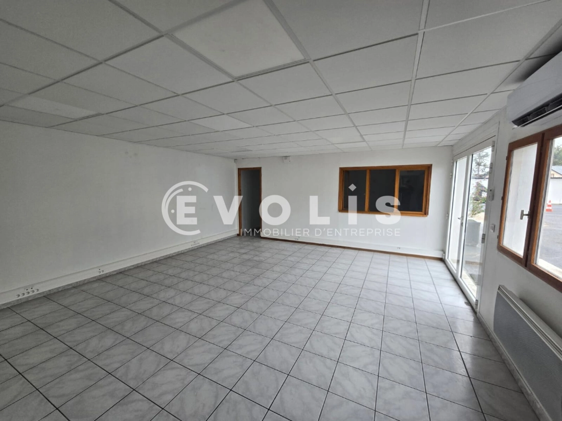 Photo 3 – location Entrepôts / activités	BOISSY SOUS SAINT YON (91790)