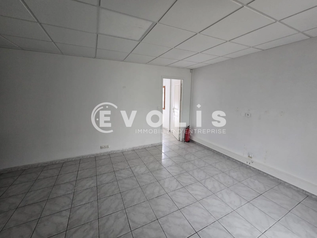 Photo 5 – location Entrepôts / activités	BOISSY SOUS SAINT YON (91790)