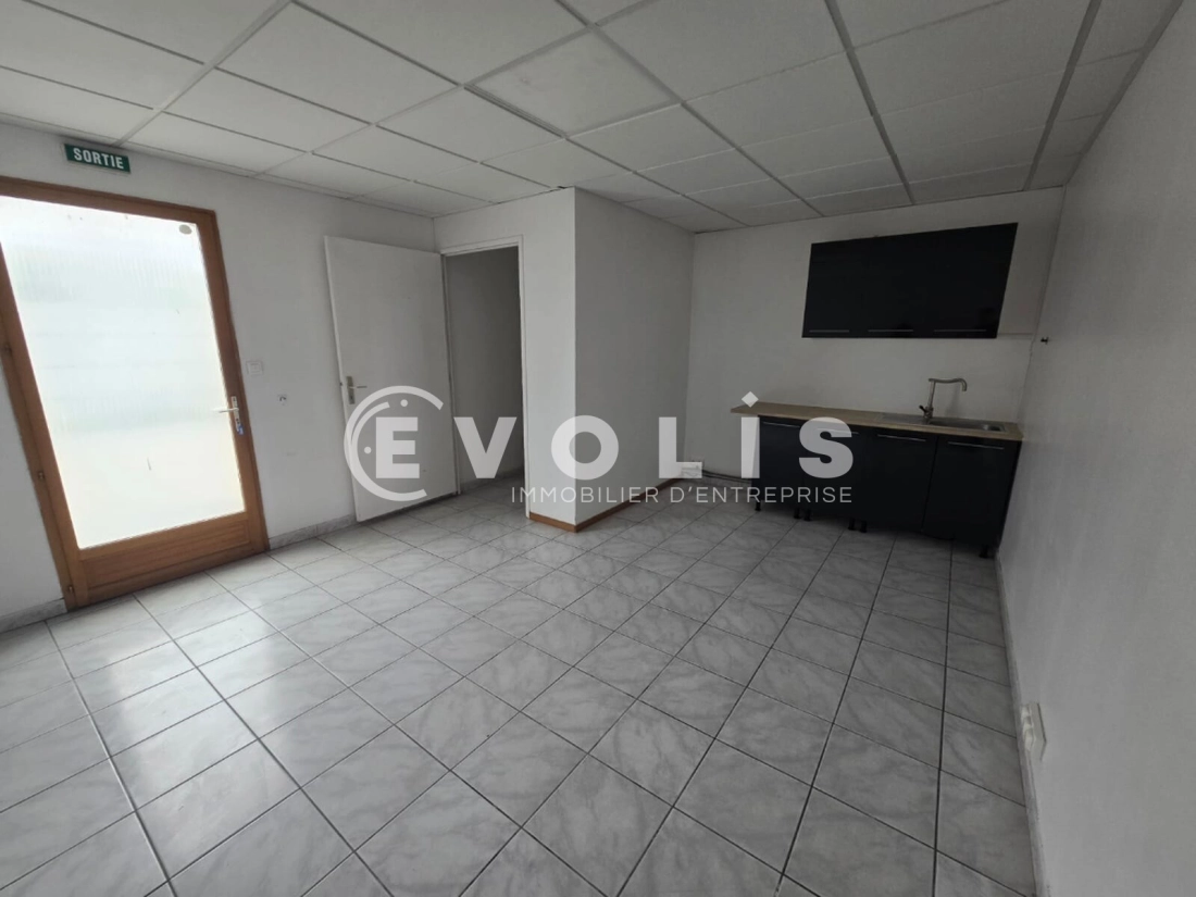 Photo 8 – location Entrepôts / activités	BOISSY SOUS SAINT YON (91790)