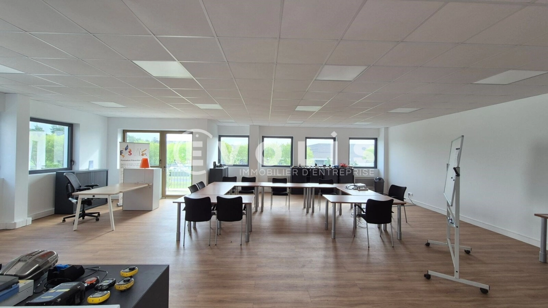 Photo 2 – location Entrepôts / activités	BAILLY ROMAINVILLIERS (77700)