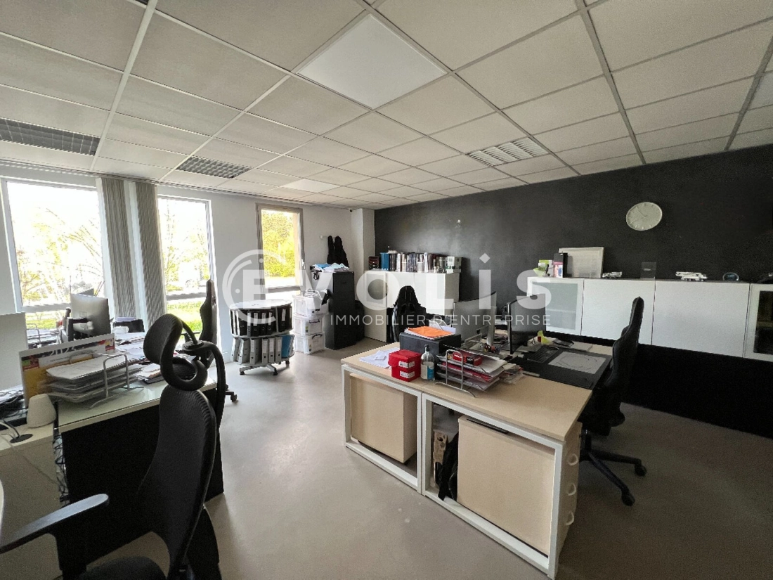 Photo 2 – location Entrepôts / activités	EMERAINVILLE (77184)