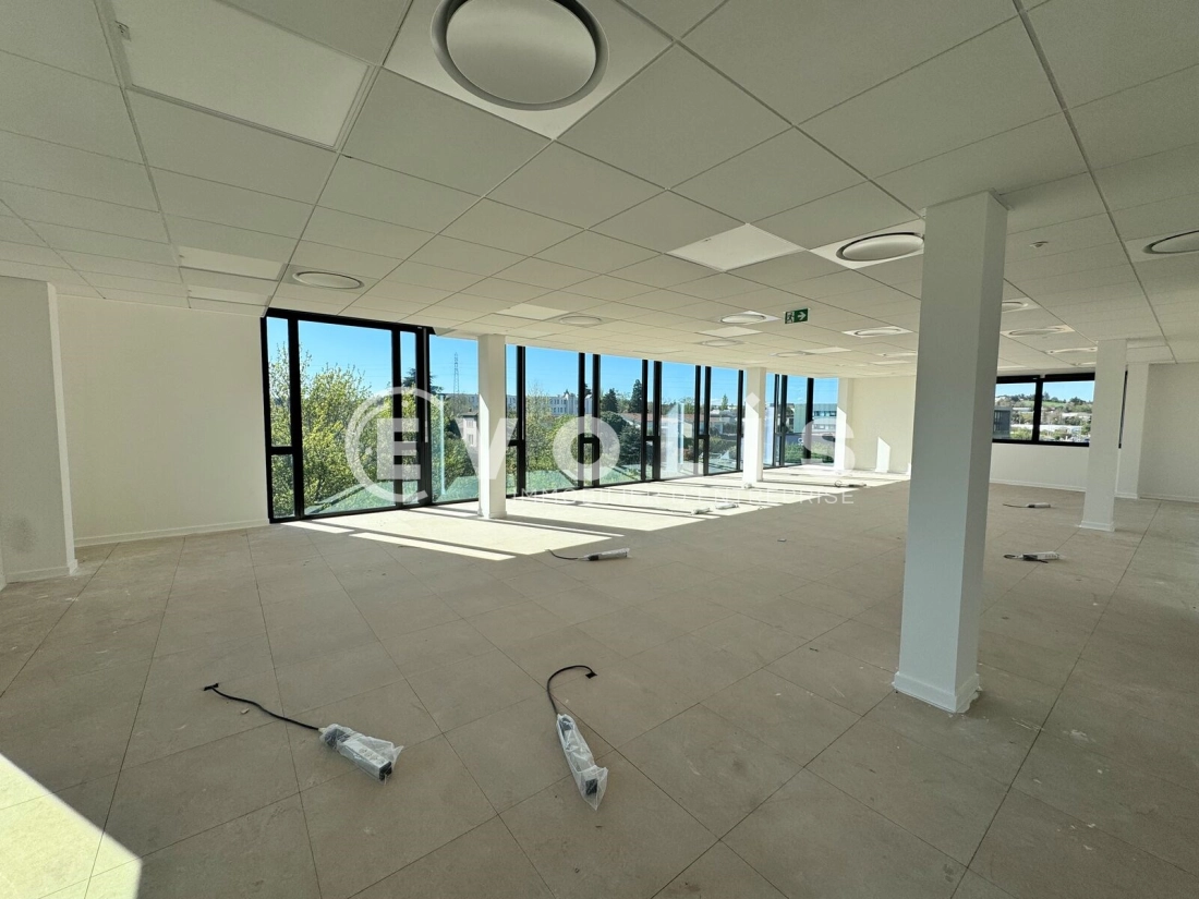 Photo 7 – vente bureaux	LIMONEST (69760)
