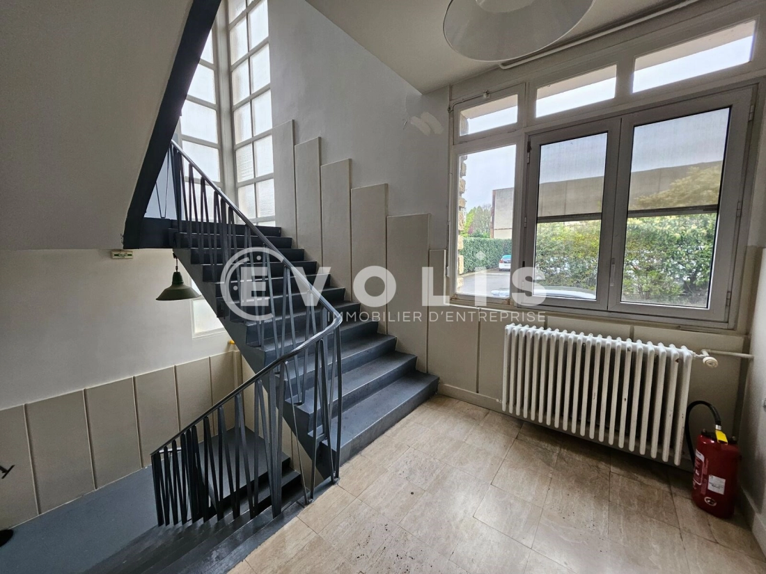 Photo 9 – location Entrepôts / activités	BAGNEUX (92220)