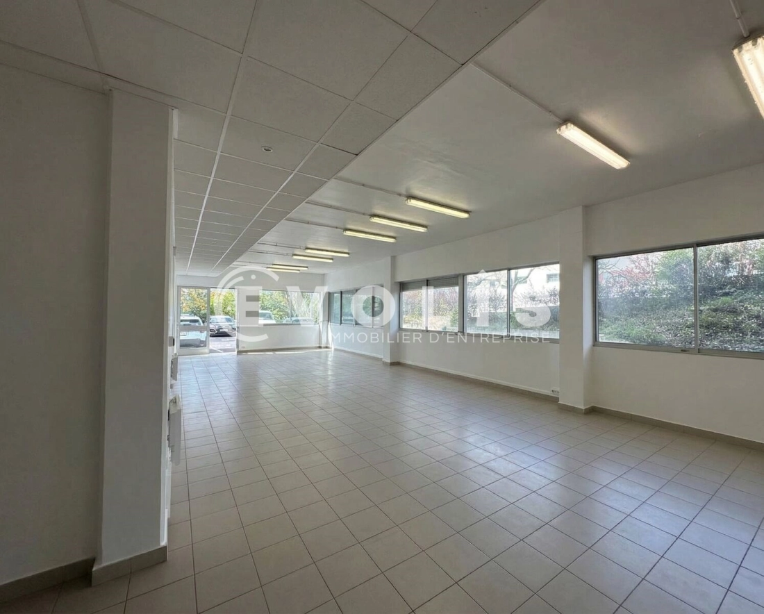 Photo 2 – location Entrepôts / activités	PALAISEAU (91120)