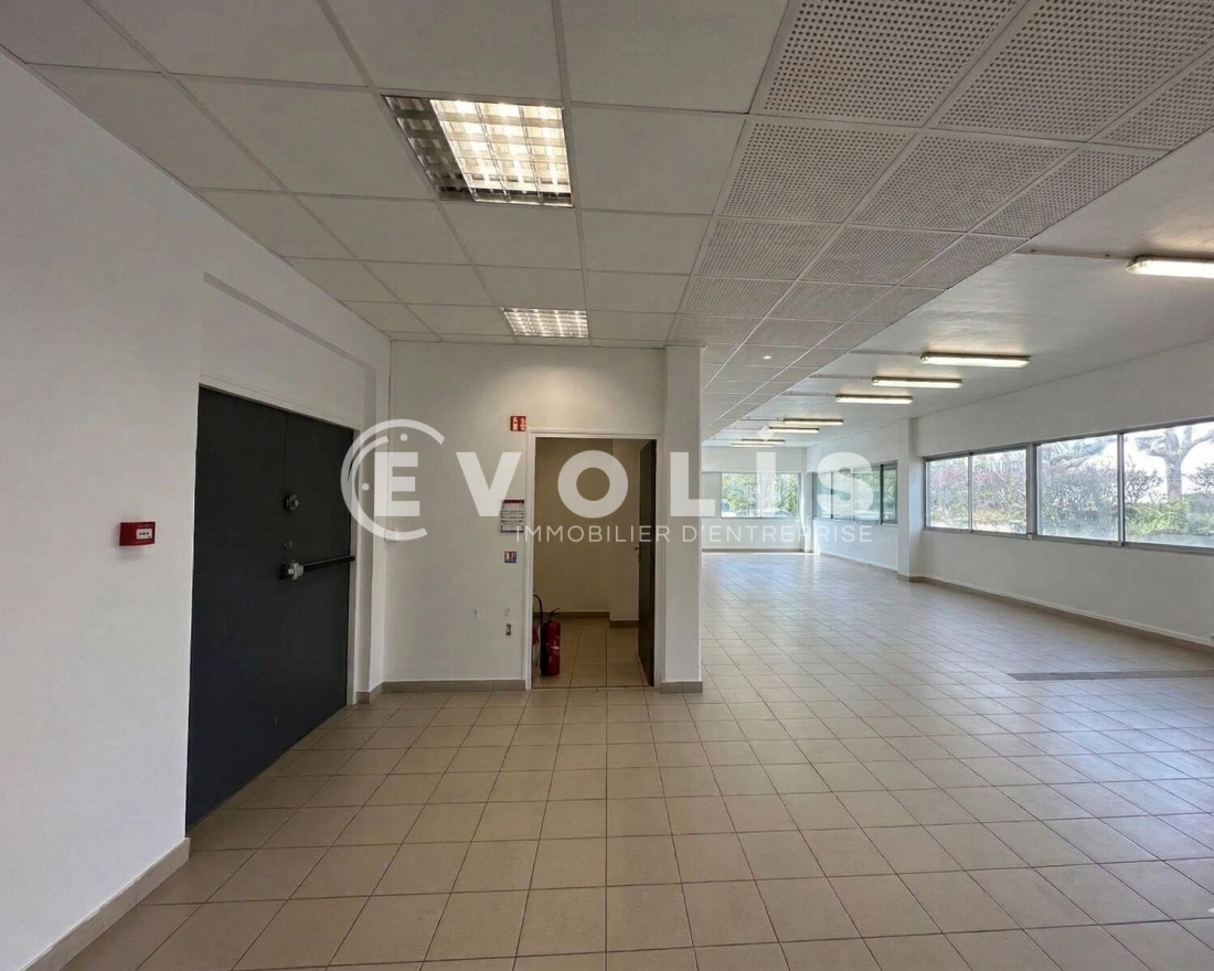 Photo 4 – location Entrepôts / activités	PALAISEAU (91120)