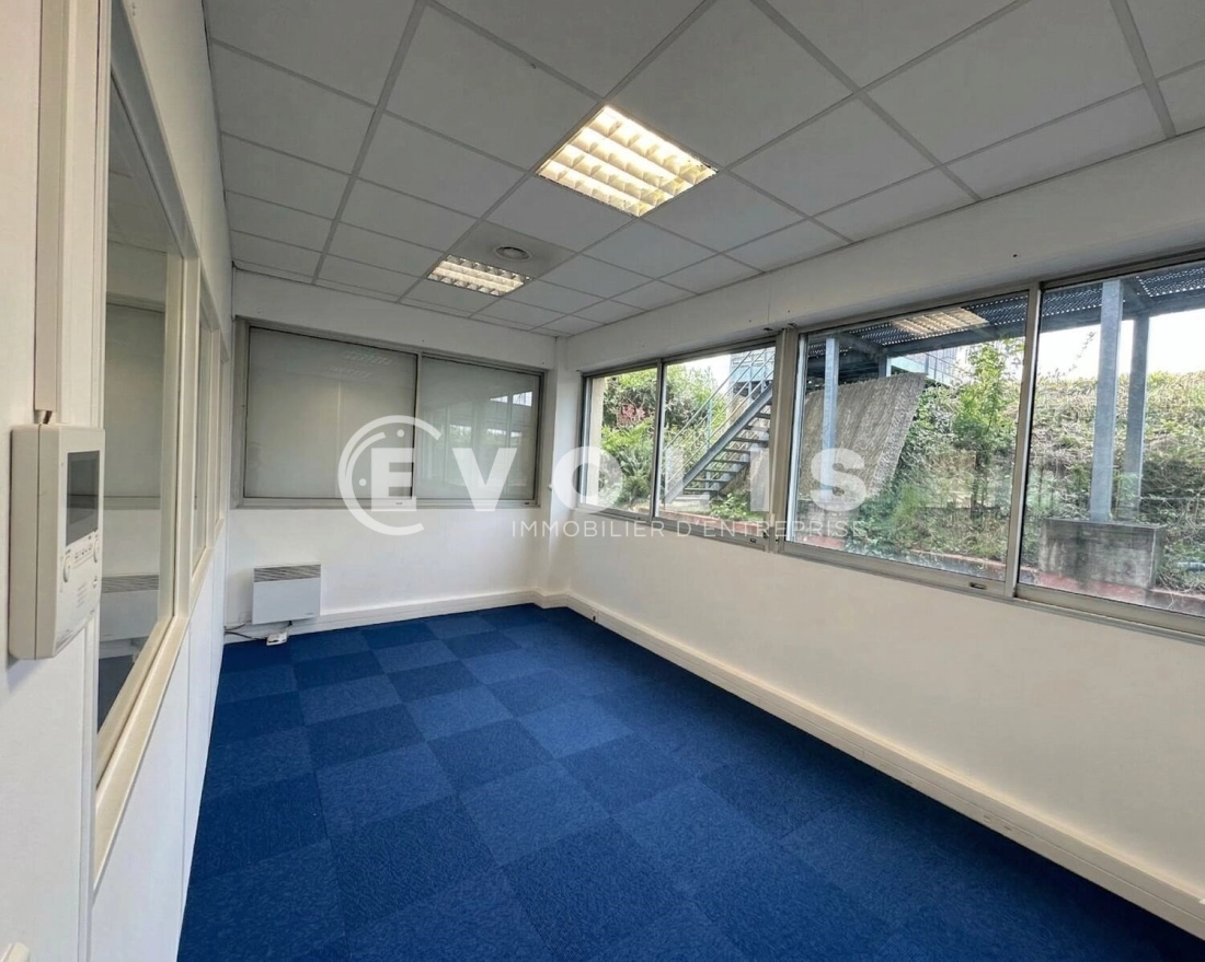 Photo 5 – location Entrepôts / activités	PALAISEAU (91120)