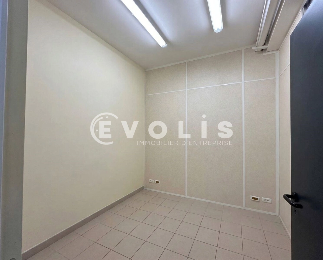 Photo 8 – location Entrepôts / activités	PALAISEAU (91120)