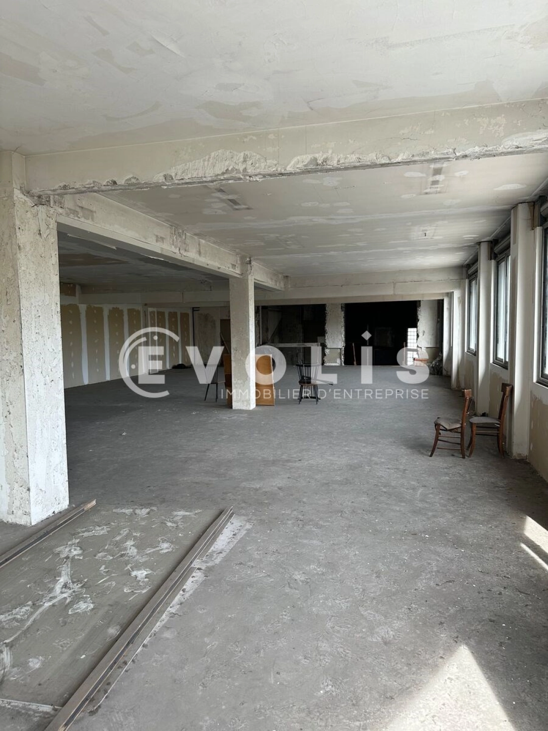 Photo 1 – location bureaux	MONTREUIL (93100)