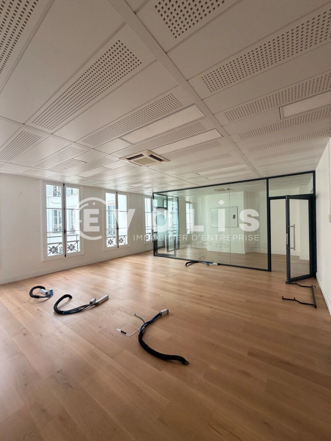 Photo 7 – vente bureaux	PARIS (75008)