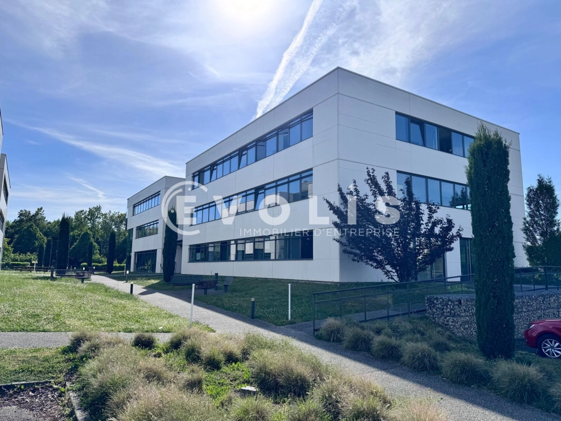 Photo 1 – location bureaux	SAINT PRIEST (69800)